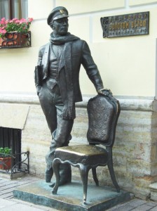 Ostap Bender monument Saint Petersburg 10 Odd Things to Do in Saint-Petersburg - Ostap Bender